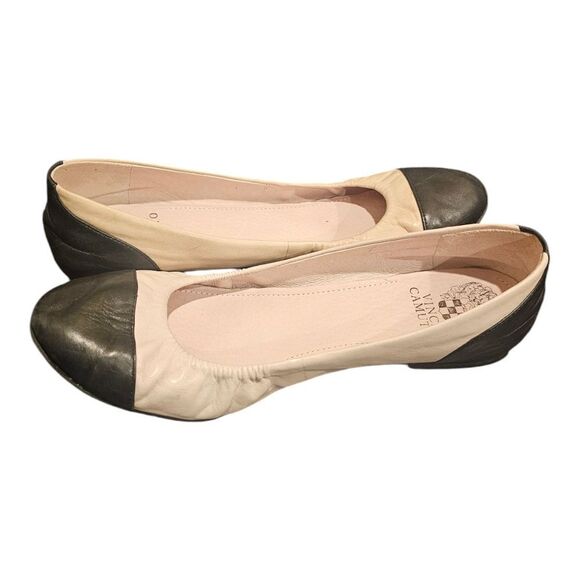 Classic Black and Cream Flats with Pleating and Rounded‎ Toe - Picture 3 of 8